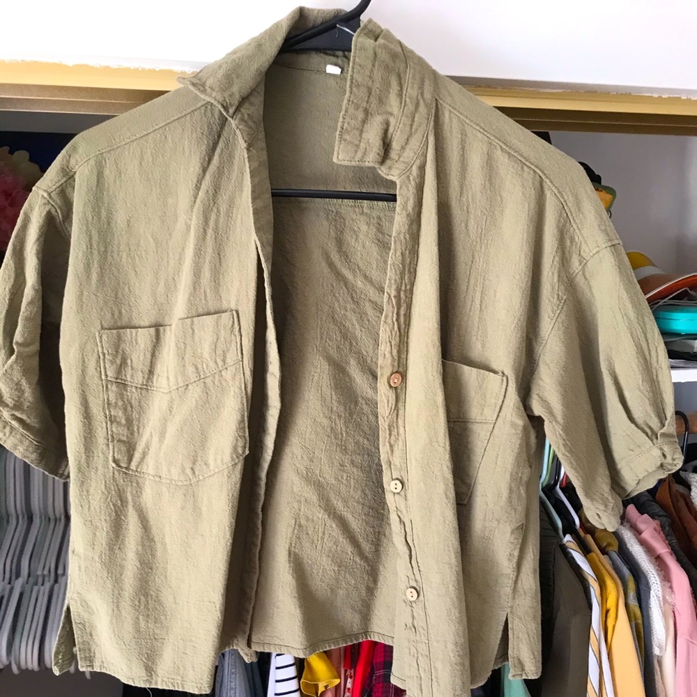 green button up short sleeve shirt